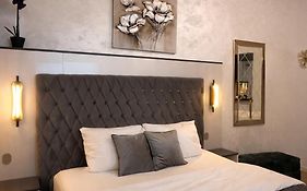Bellamy - Elegant Cozy Studio With King Bed, Netflix And Free Parking